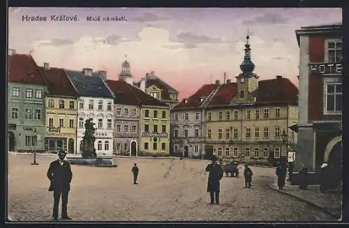 Künstler-AK Königgrätz / Hradec Kralove, Male namesti, Anwohner auf dem Stadtplatz