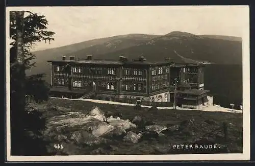 AK Peterbaude im Riesengebirge, Blick über die Baude auf die kleine Sturmhaube