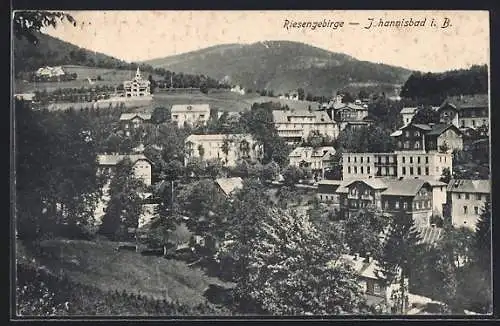 AK Johannisbad i. B., Ortsansicht mit Bergpanorama aus der Vogelschau