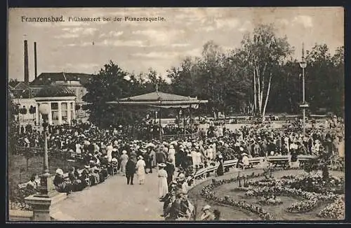 AK Franzensbad, Frühkonzert bei der Franzensquelle mit vielen Besuchern