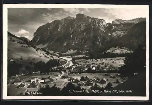 AK Mellau /Bregenzerwald, Ortsansicht gegen das Bergmassiv