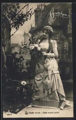 AK Gretchen mit einem Blumenstrauss, Faust