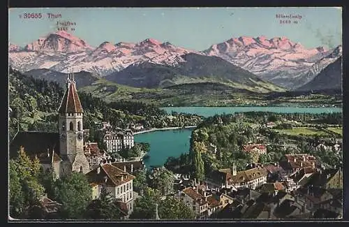 AK Thun, Ortsansicht mit Kirche und See, Blick auf die Berge Jungfrau 4166m und. Blüemlisaip 3669m