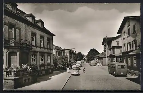 AK Grünstadt a. d. Weinstrasse, Strasse beim Bahnhof, VW Käfer