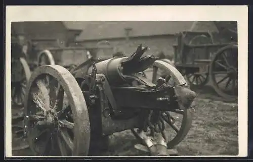 Foto-AK Geborstenes Kanonenrohr, Rohrkrepierer