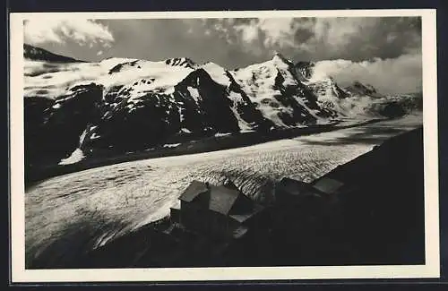 AK Franz Josefshaus, Berghütte mit Blick zum Grossglockner