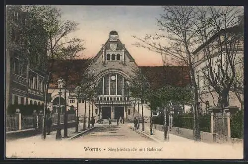 AK Worms, Siegfriedstrasse mit Bahnhof