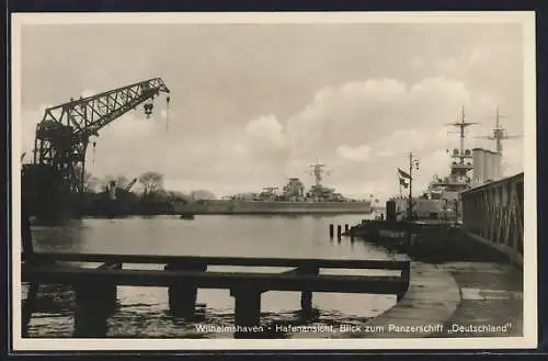 AK Wilhelmshaven, Hafenansicht, Blick zum Panzerschiff Deutschland