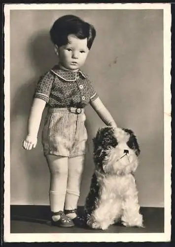 AK Käthe Kruse Puppe mit Hund