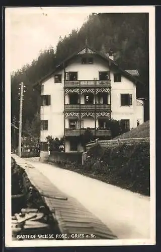 AK Gries am Brenner, Strassenpartie am Gasthaus weisse Rose