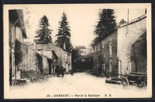 AK Domremy, Rue de la Basilique, Strassenpartie