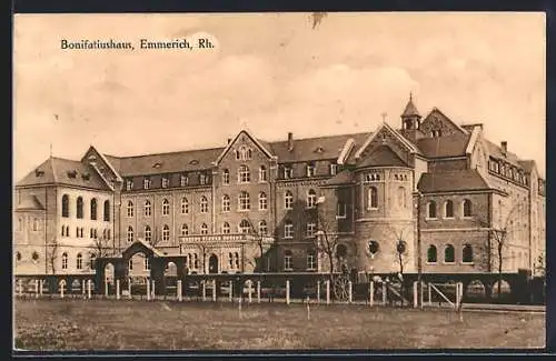 AK Emmerich /Rh., Strasse am Bonifatiushaus