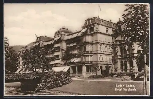 AK Baden-Baden, Garten am Hotel Stephanie