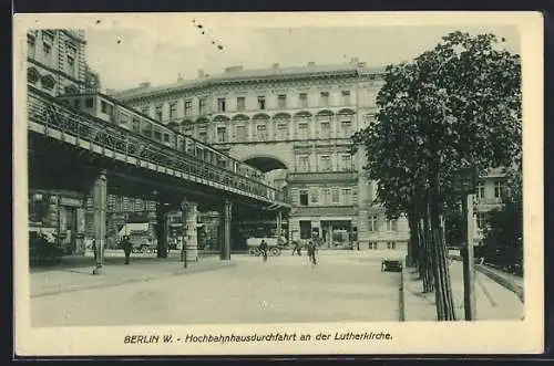 AK Berlin-Schöneberg, Hochbahnhausdurchfahrt an der Lutherkirche