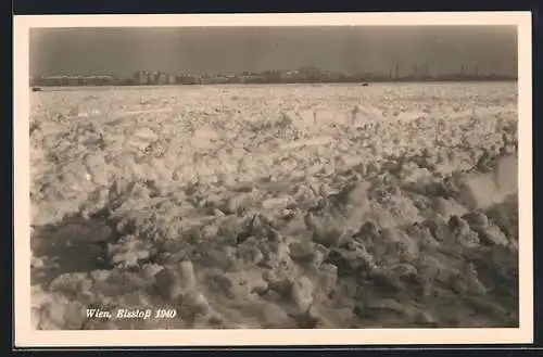 AK Wien, Eisstoss 1940, Eisfeld vor Stadtpanorama