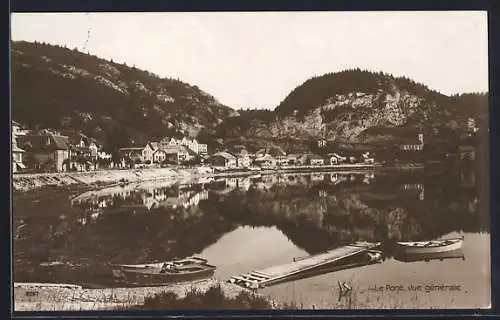 AK Le Pont, Vue générale, Ruderboote