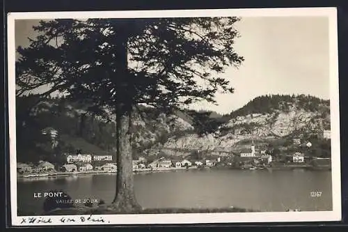 AK Le Pont /Vallee de Joux, Uferpartie mit Blick zum Ort