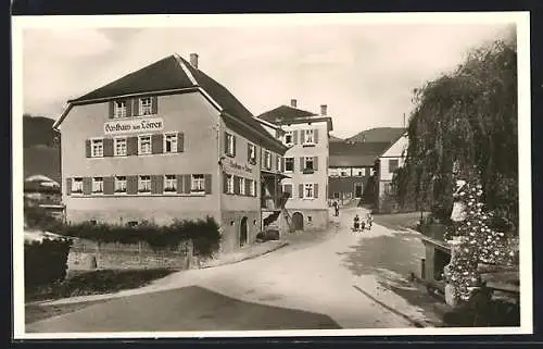 AK Forbach /Murgtal, Gasthof-Pension zum Löwen mit Strasse und Denkmal