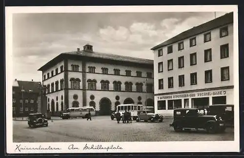 AK Kaiserslautern, Am Schillerplatz, Ortspartie mit Bayerischer Hypotheken- u. Wechselbank, Omnibusse