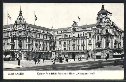 AK Wiesbaden, Kaiser Friedrich-Platz mit Hotel Nassauer Hof