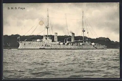 AK Kriegsschiff S.M.S. Freya liegt vor Anker