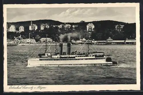 AK Sassnitz, Fährschiff vor Strand kreuzend