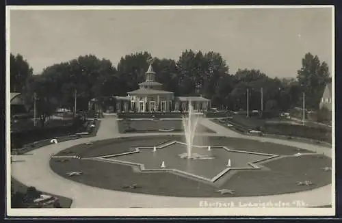 AK Ludwigshafen /Rh., Ebertpark mit Fontäne