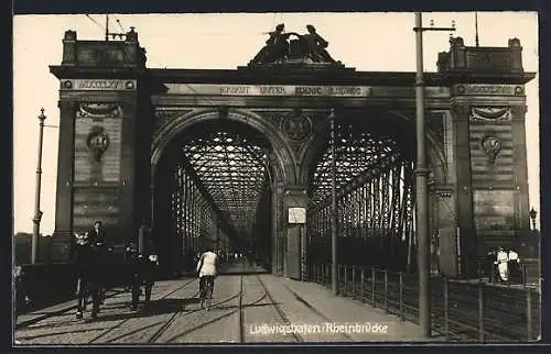 AK Ludwigshafen / Rhein, Rheinbrücke mit Radfahrer