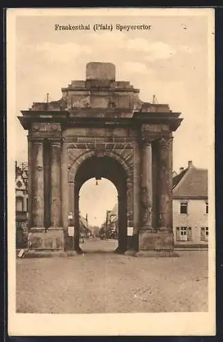 AK Frankenthal / Pfalz, Speyerertor mit Durchblick zur Strasse