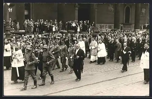 AK München, Fronleichnamsprozession 1935 an der Residenz