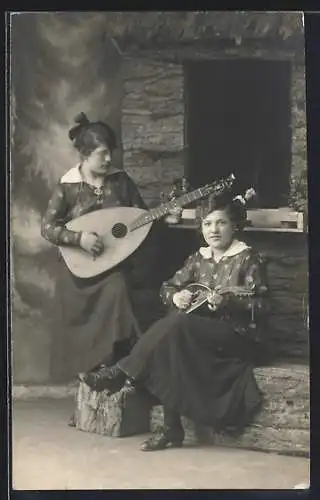 AK Zwei junge Frauen mit Mandola und Mandoline