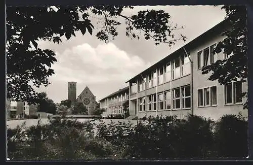 AK Reutlingen, Matthäus-Berger-Schule und St. Wolfgangskirche