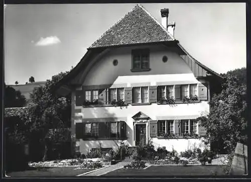 AK Lützelflüh, Ansicht vom Pfarrhaus im Sonnenschein