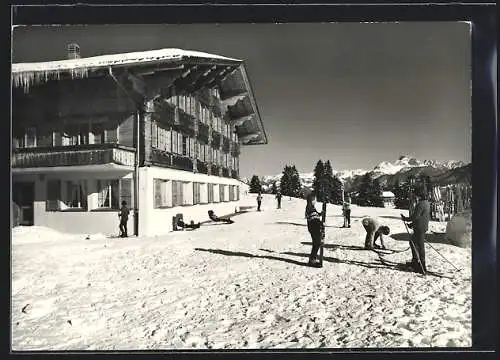 AK Saanen-Saanenmöser, Ferienheim des Länggass-Leistes, Skiläufer