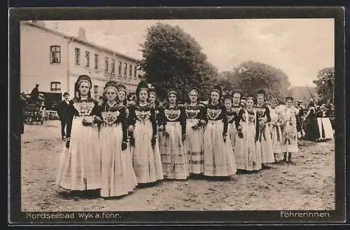 AK Wyk a. Föhr, Föhrerinnen in Tracht