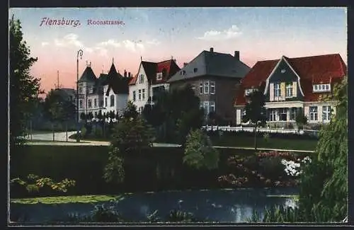 AK Flensburg, Roonstrasse mit Bäumen