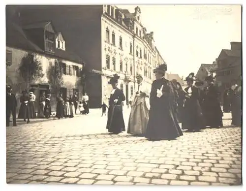 13 Fotografien P. Pettendorfer, München, Ansicht München-Haidhausen, Prozessions Umzug 1913 am Gasthaus zur alten Kirche