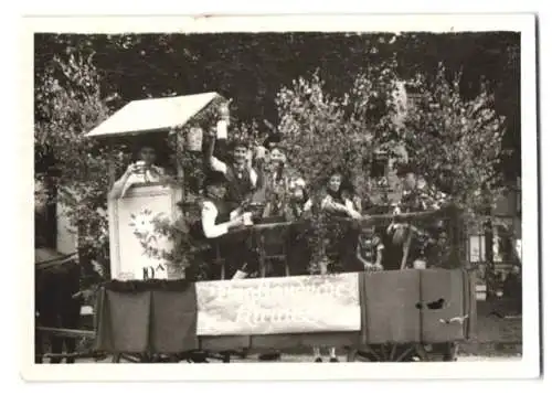 13 Fotografien Weissgärber, Elsterberg, Ansicht Elsterberg i. V., 600 Jahrfeier 1954 mit Festwagen, Wappen, Postkutsche