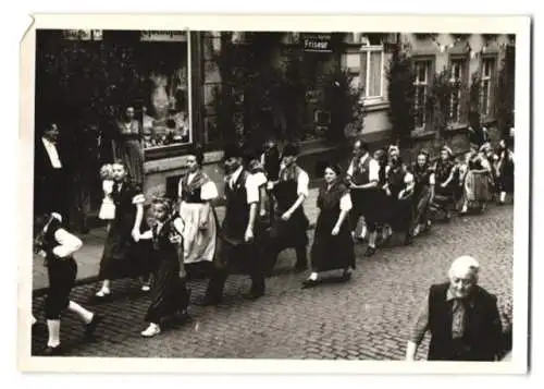 13 Fotografien Weissgärber, Elsterberg, Ansicht Elsterberg i. V., 600 Jahrfeier 1954 mit Festwagen, Wappen, Postkutsche