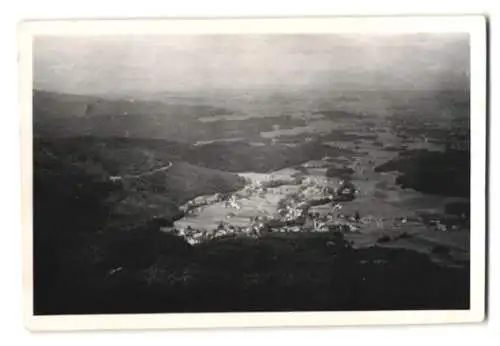 Fotografie Ansicht Neustadt a. Tafelfichte, / Nove Mesto pod Smykem, Strassenpartie, Tafelfichten-Baude, Fasshotel, Heufud