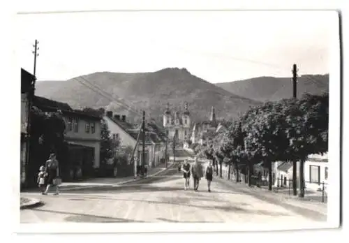 Fotografie Ansicht Neustadt a. Tafelfichte, / Nove Mesto pod Smykem, Strassenpartie, Tafelfichten-Baude, Fasshotel, Heufud