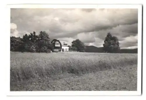 Fotografie Ansicht Neustadt a. Tafelfichte, / Nove Mesto pod Smykem, Strassenpartie, Tafelfichten-Baude, Fasshotel, Heufud