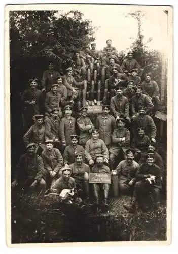 Fotografie 2.WK, Bayerischer Landsturm mit englischen Granante nach Angriff der Engländer 1916, Rückseite mit Namen