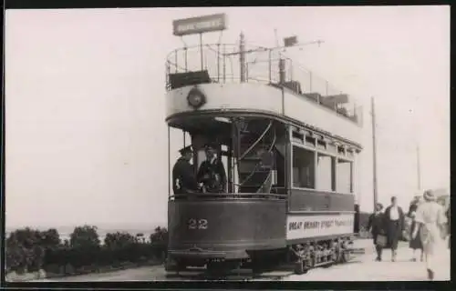 Fotografie M. J. O'Connor, Ansicht Grimsby, Strassenbahn Doppeldecker Triebwagen Nr. 22 Richtung Park