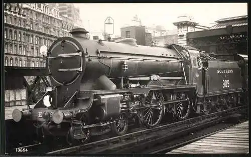 Fotografie britische Eisenbahn, Dampflok Tender-Lokomotive Nr. 909 der Southern Railway's