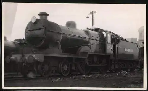 Fotografie britische Eisenbahn, Tender-Lokomotive, Dampflok Nr. 1758 der Southern Railway's