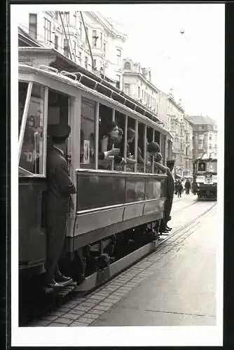 Fotografie unbekannter Fotograf, Ansicht Wien, Strassenbahn Triebwagen Nr. 777 der Linie 3