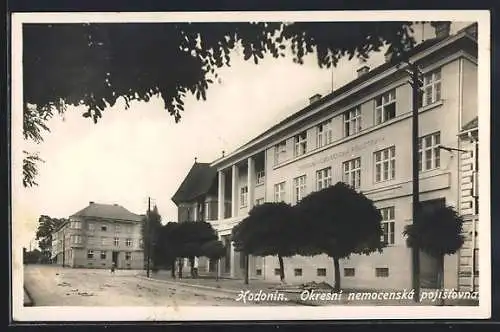 AK Göding / Hodonin, Okresni nemocenska, pojistovna, Strassenpartie