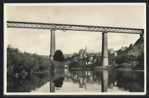 AK Znaim /Znojmo, Eisenbahnbrücke über der Thaya