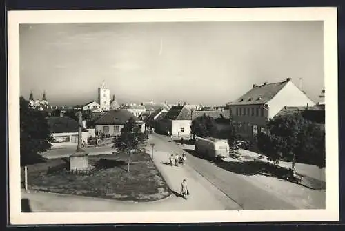 AK Straznice, Namesti gen. Malinovskeho, Ortsansicht mit Autobus